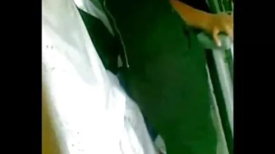 లెస్బియన్స్ ఒకరిపై ఒకరు మూత్రం పోస్తారు మరియు వారి తెలుగు సెక్స్ వీడియోస్ తెలుగు నోటిలో మూత్రంతో ముద్దు పెట్టుకుంటారు.